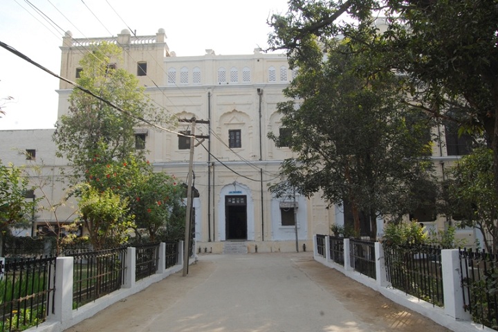 https://cache.careers360.mobi/media/colleges/social-media/media-gallery/8682/2020/2/7/Campus View of Government Ripudaman College Nabha_Campus-View_1.jpg